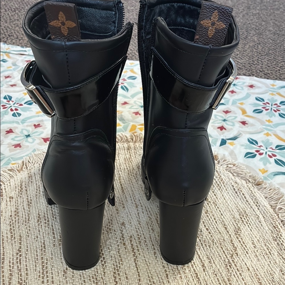 Elegant Black Heeled Boots, size 8 - Picture 7 of 8
